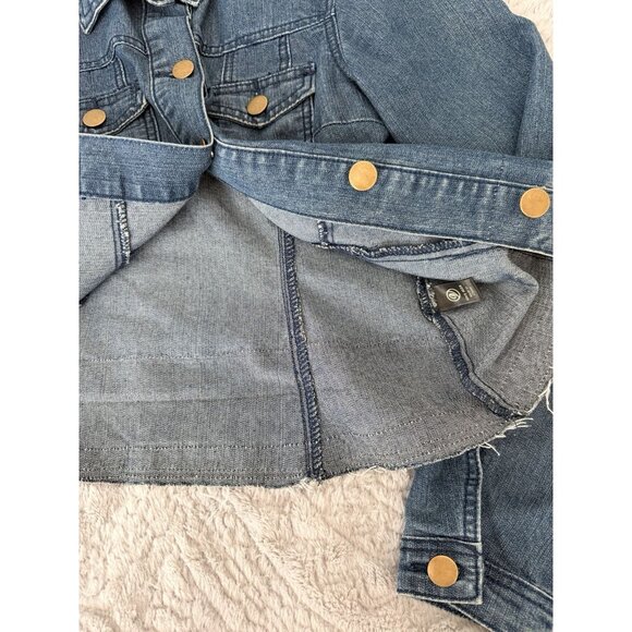 Versona Women’s Denim Jean Jacket Small Medium Wash Raw Hem Button Front Stretch - Picture 9 of 10